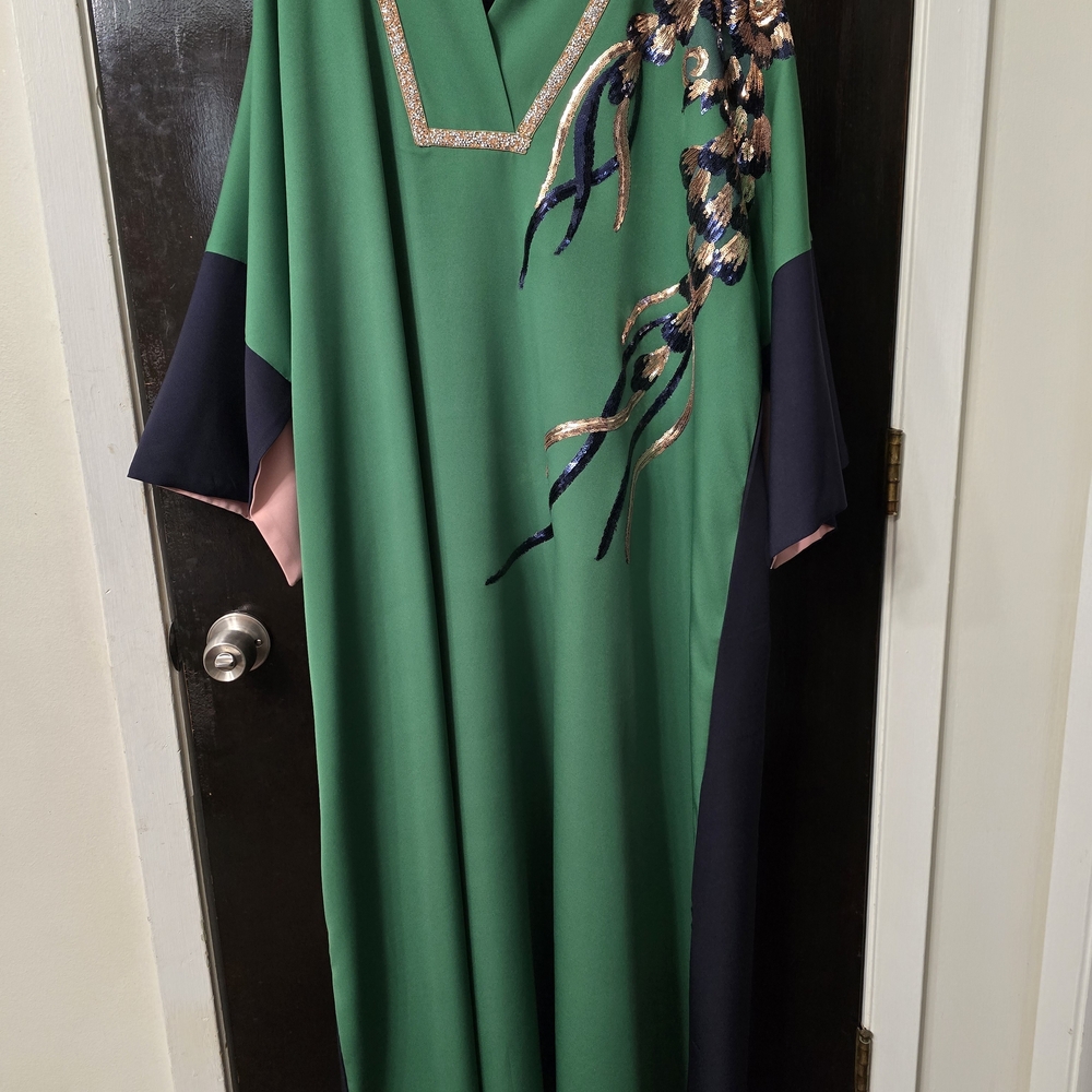 Elegant Green Kaftan with Embroidered Design